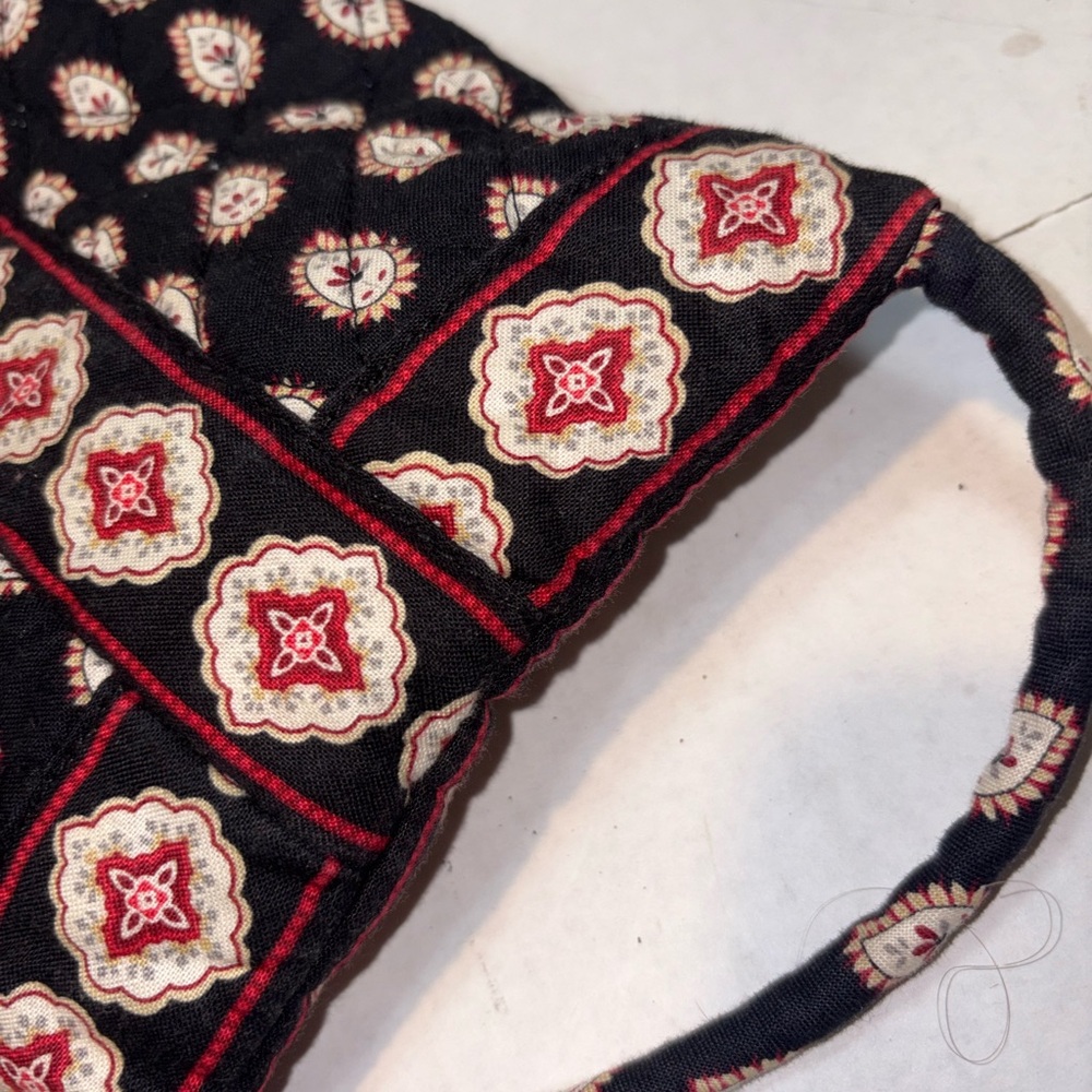 Vera Bradley retired drawstring backpack in the "Classic Black" paisley pattern - Picture 9 of 15